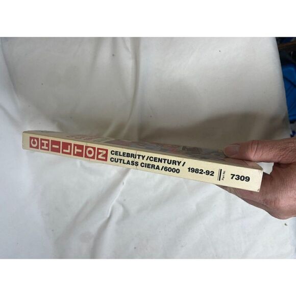 Chilton's Repair Manual Celebrity/Century/Cutlass Ciera/6000 1982-92 Part 7309 - Picture 2 of 5